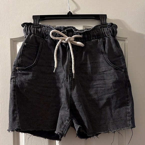 BDG Pants - BDG Urban Outfitters Black/Gray Washed Distressed Shorts size M